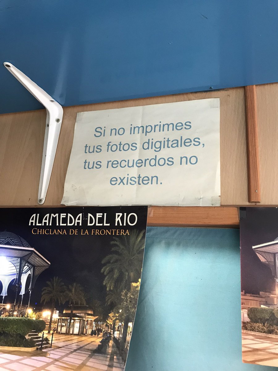 Y, de pronto, un día cualquiera, en una tienda de fotografía encuentras la solución definitiva a la preservación digital | Nos vemos en el <a href="/CongresocnADe/">cnADe</a> | Así me uno al reto  #ArchivoChallengeCNADE | #IVCNADE | <a href="/GerardoBustosP/">@🙋🏻‍♂️🚀🤗😘Gerardo Bustos</a>