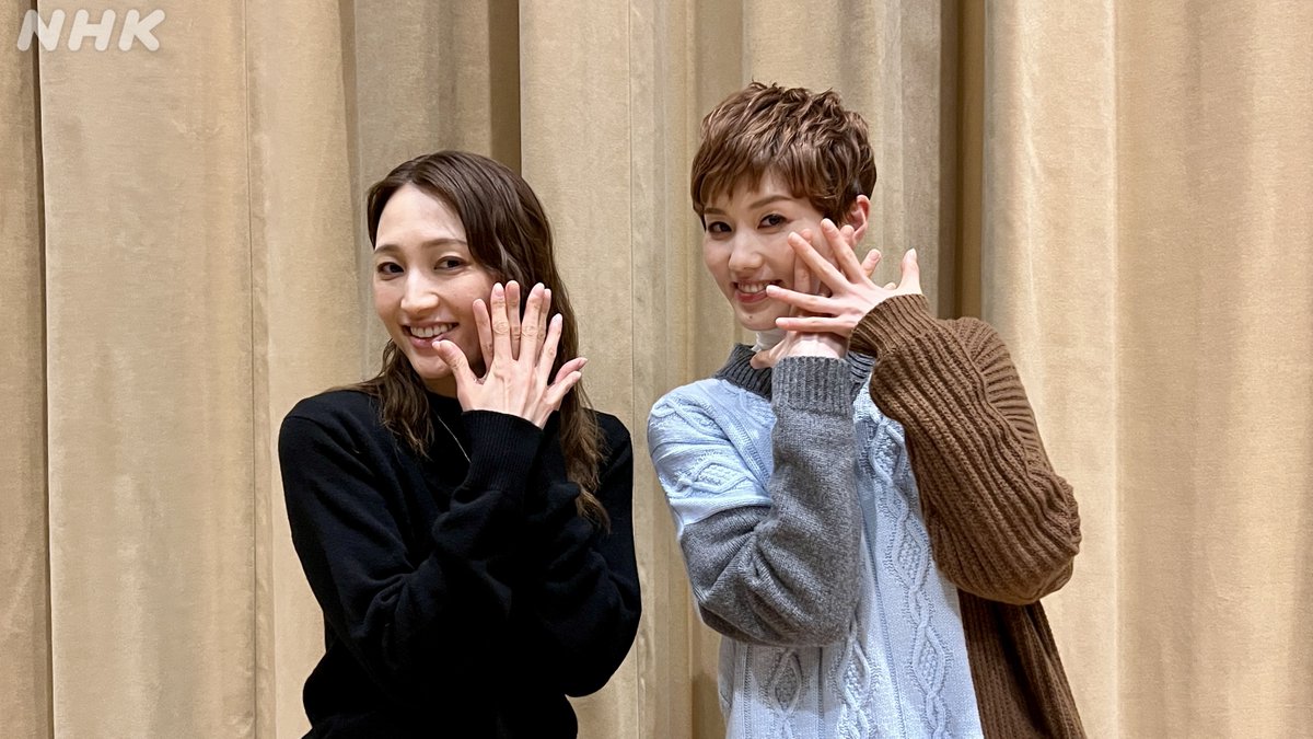 nhk_nozomi_si's tweet photo. 今週の放送いかがでしたか?

宝塚時代の貴重なお話＆思い出トーク、#彩風咲奈 が歌う #カナリヤ や #昂よ はぜひ、NHKラジオ「らじる★らじる」の聴き逃しサービスでもう一度!
最後の「おやすみなさい」は目配せだけで息のあったお二人でした💤

聴き逃しサービス↓
https://t.co/NqPUt3e9ez https://t.co/9aJLzF5akW