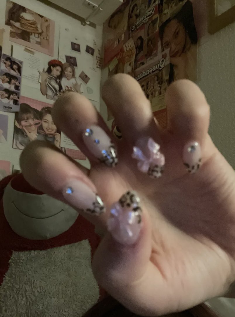 __una98's tweet photo. nail design🪄 https://t.co/bwS4BJK2z8