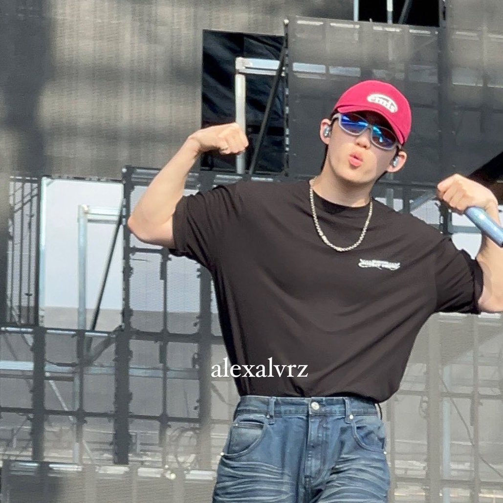 sounds_of_cheol's tweet photo. whats with choi seungcheol today 😭😭😭 https://t.co/vy5uGW8Hsm