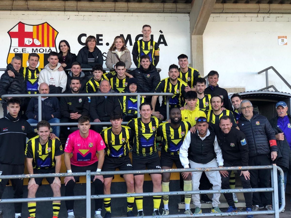 cemoia1922's tweet photo. 👏🏼Homenatge a Francisco Múrcia Mateo👏🏼
Ahir es va fer un homenatge a Francisco Múrcia, aprofitant el partit del primer equip masculí.
L’homenatjat va jugar amb el CE Moià del 1962 al 1977.
Moltes gràcies per tot! https://t.co/wqLIuociuE