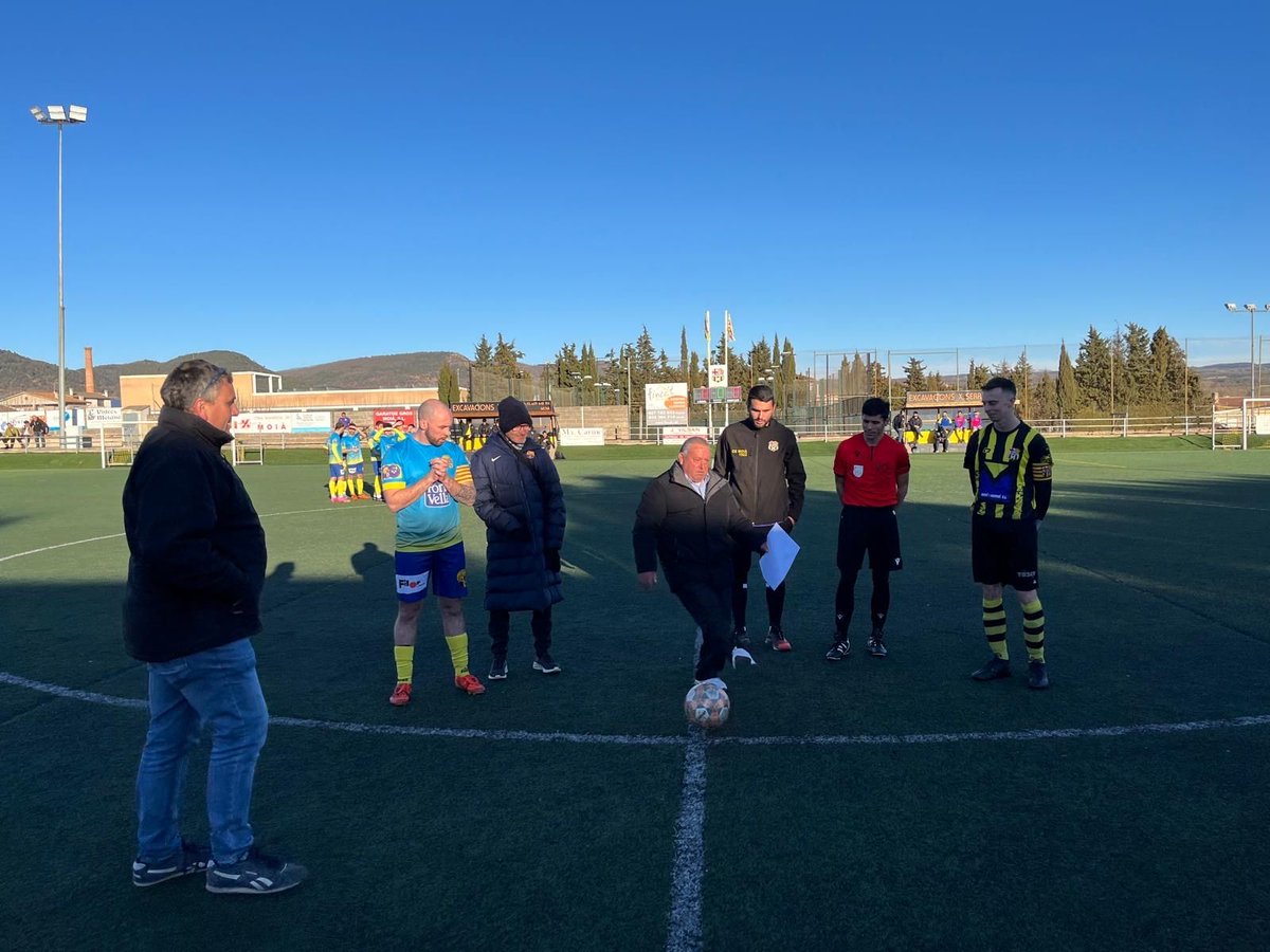 cemoia1922's tweet photo. 👏🏼Homenatge a Francisco Múrcia Mateo👏🏼
Ahir es va fer un homenatge a Francisco Múrcia, aprofitant el partit del primer equip masculí.
L’homenatjat va jugar amb el CE Moià del 1962 al 1977.
Moltes gràcies per tot! https://t.co/wqLIuociuE