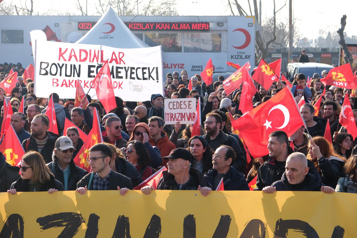 tkpninsesi's tweet photo. @istanbul_tkp Bu yoksulluk düzenine, sömürüye, emeğimize dönük saldırılara itirazımız var!

Gençler, kadınlar, direnen işçiler bizle birlikte. @istanbul_tkp @TKGninsesi @kadindayanismak https://t.co/dp2znV6L8a