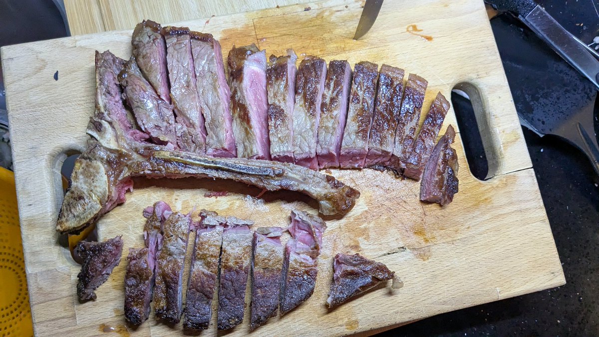 inf2180's tweet photo. @galloforcello2 @MaxdeiTOS @TappideiTOS ...anche noi (io e figlino) oggi vegan !!!!🤣🤣🤣 https://t.co/H9fK3dtQIw
