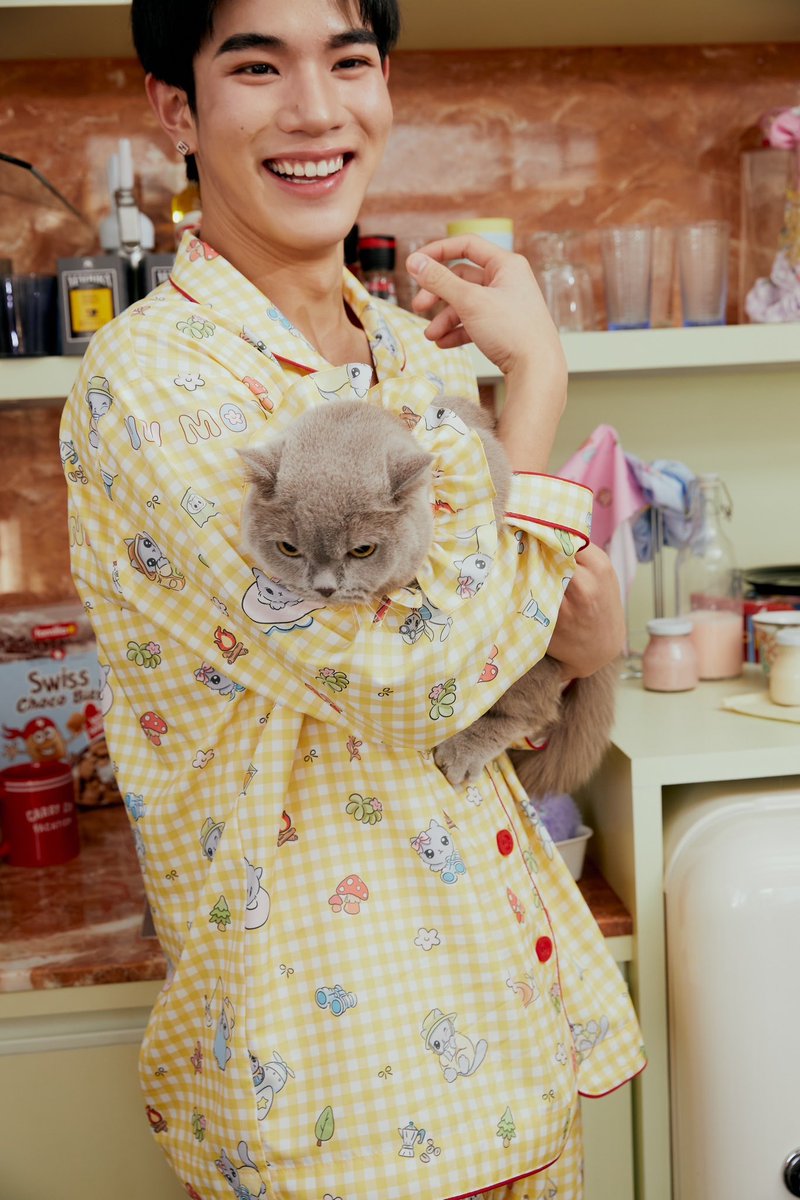 Numone_Official's tweet photo. PA PAWS DREAM: THE PAJAMAAS COLLECTION

Inspired by "Munmuang", the beloved feline companion of NUMONE’s visionary founder.

LONG SLEEVE PAJAMAS SET 
(For Giants) 1,250/1,350/1,550.- 
(For Tiny) 950.-

PA PAWNS BEDTIME EYE MASK 490.-
WAKE UP SCRUNCHIE 290.-

MONDAY 20 JANUARY,2025 

10AM (GMT +7)

LINE SHOPPING ONLY 🛒

#PAPAWDREAM
#Numone_Official