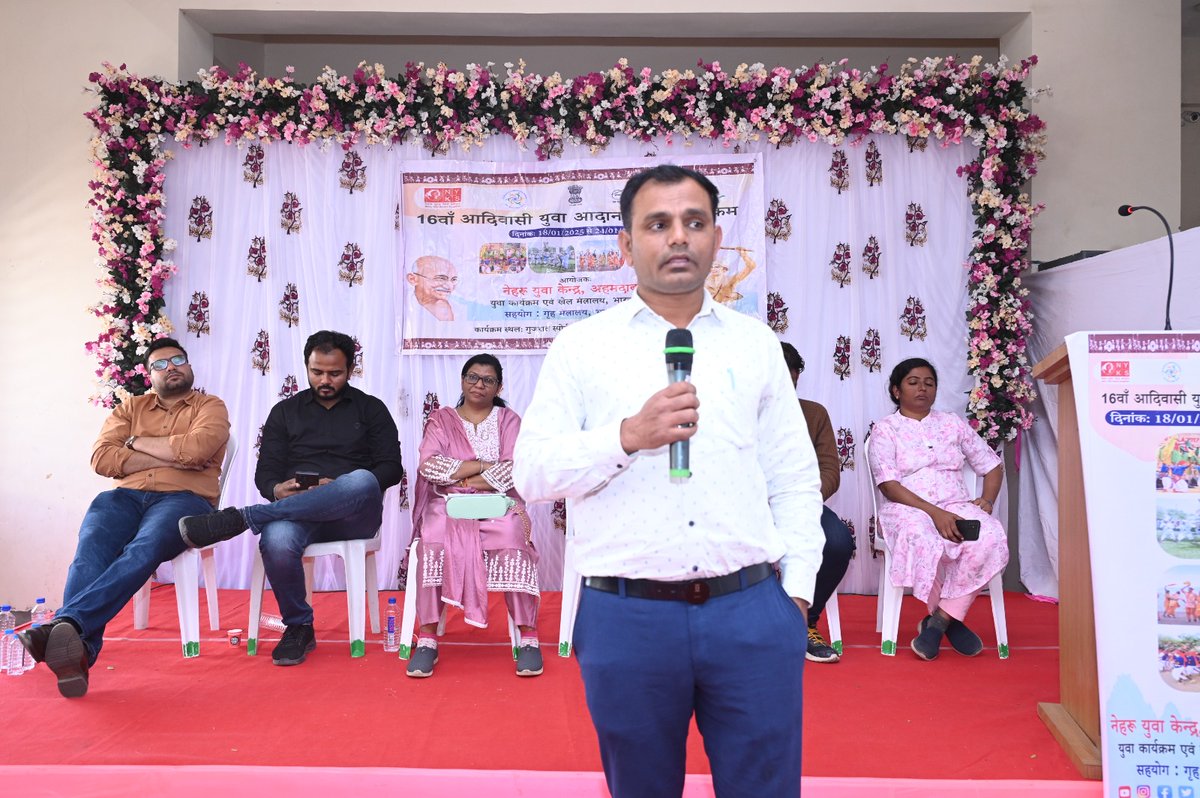 mybharatgujarat's tweet photo. "Day 2 of the 16th Tribal Youth Exchange Program by NYKS Ahmedabad fosters engaging discussions on Women Empowerment, Organ Donation, Constitution, and Tribal Laws. Empowering youths #TribalYouthExchange #NYKS #YouthEmpowerment"
@mansukhmandviya
 @nyksindia  @YASMinistry https://t.co/DzhMaJfGfU