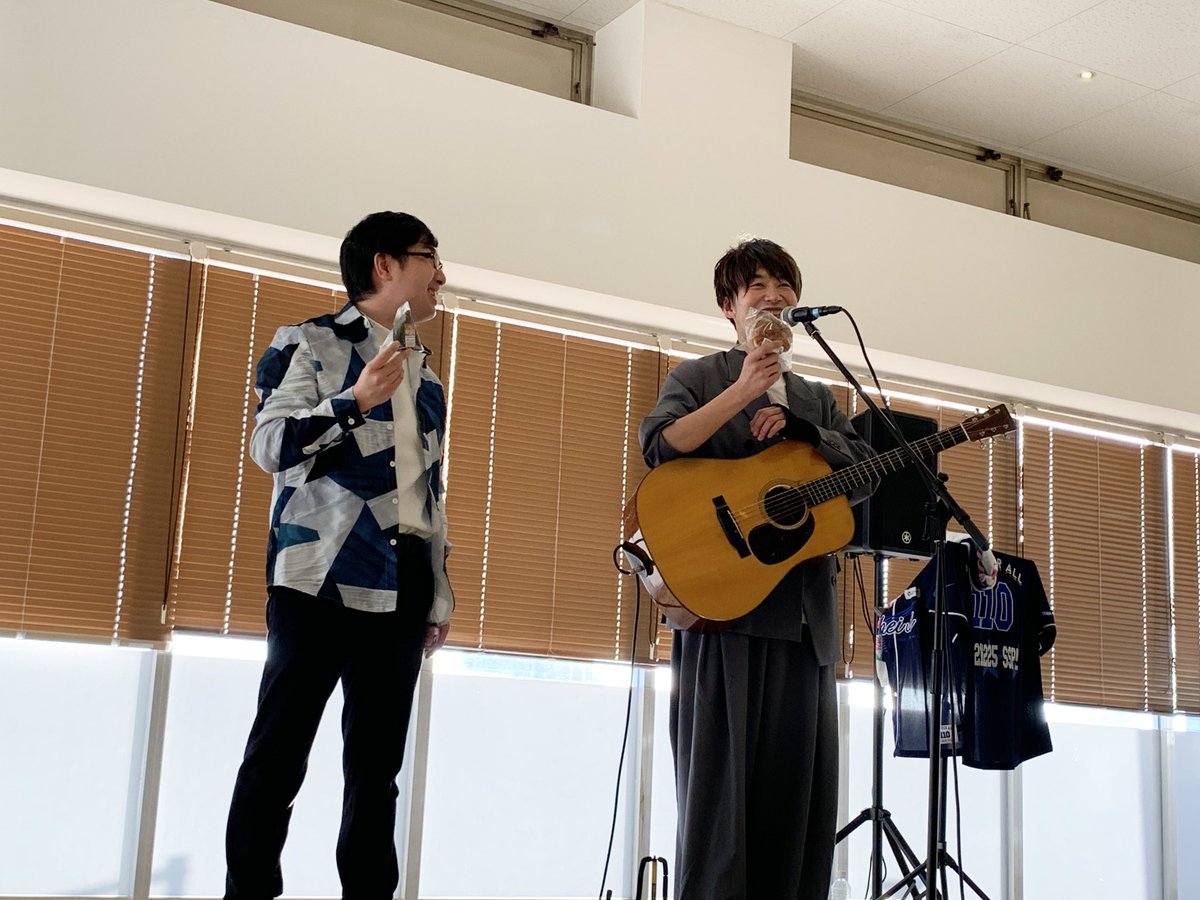 yoheiito_staff's tweet image. ★1/19(日)
｢Winter Greetings Live！｣ 

ラジオを聴いて駆けつけてくださった皆さんやお買い物中の皆さんも、ご一緒に楽しんでくださいました！
あたたかく迎えてくださった #イオンスーパーセンター石巻東店 の皆さんにも感謝です🍀
ご観覧ありがとうございました♪

#伊東洋平
#monmon