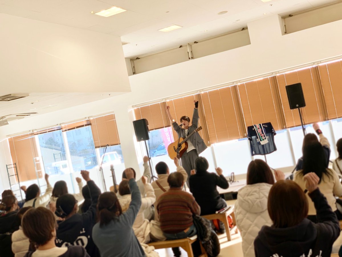 yoheiito_staff's tweet image. ★1/19(日)
｢Winter Greetings Live！｣ 

ラジオを聴いて駆けつけてくださった皆さんやお買い物中の皆さんも、ご一緒に楽しんでくださいました！
あたたかく迎えてくださった #イオンスーパーセンター石巻東店 の皆さんにも感謝です🍀
ご観覧ありがとうございました♪

#伊東洋平
#monmon