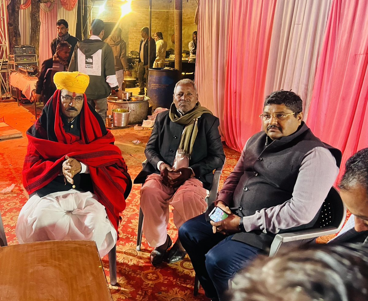 Surenderkansera's tweet photo. गांव राबड़ियाद में ठा.सा. श्री नत्थूसिंह जी राठौड़ के सुपुत्र के वैवाहिक कार्यक्रम में सम्मिलित होकर वर- वधू को सफल वैवाहिक जीवन की शुभ मंगलकामनाए दी !!
आप सभी अपनों के द्वारा दिए गए स्नेह एव मान-सम्मान के लिए आभार!!
#surenderkansera #kansera #Parbatsar #nagaur #marriage https://t.co/q2pm1GTPFy
