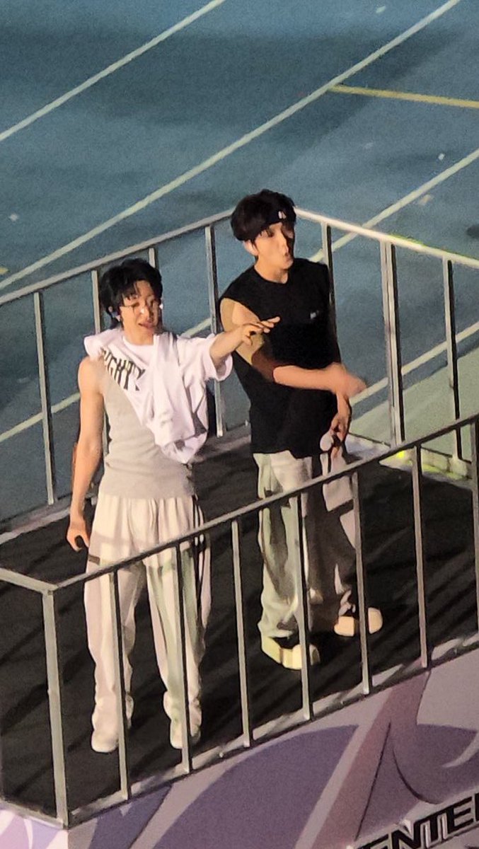 MINGHAO’S FIT OH MY GOD 😭😭😭 #SEVENTEEN_RIGHT_HERE_BULACAN