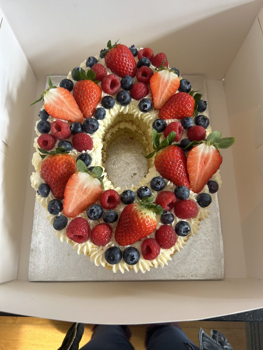 dcandhb's tweet photo. Double digits = double the cake!! Made from delicious Victoria Sponge, filled with Strawberry jam and Vanilla buttercream, covered with Vanilla Buttercream and decorated with fresh berries!!
#dreamcakesandheavenlybakes #eastsheenbaker #mortlake #barnes #richmonduponthames #cake https://t.co/XQrSlMrUTG