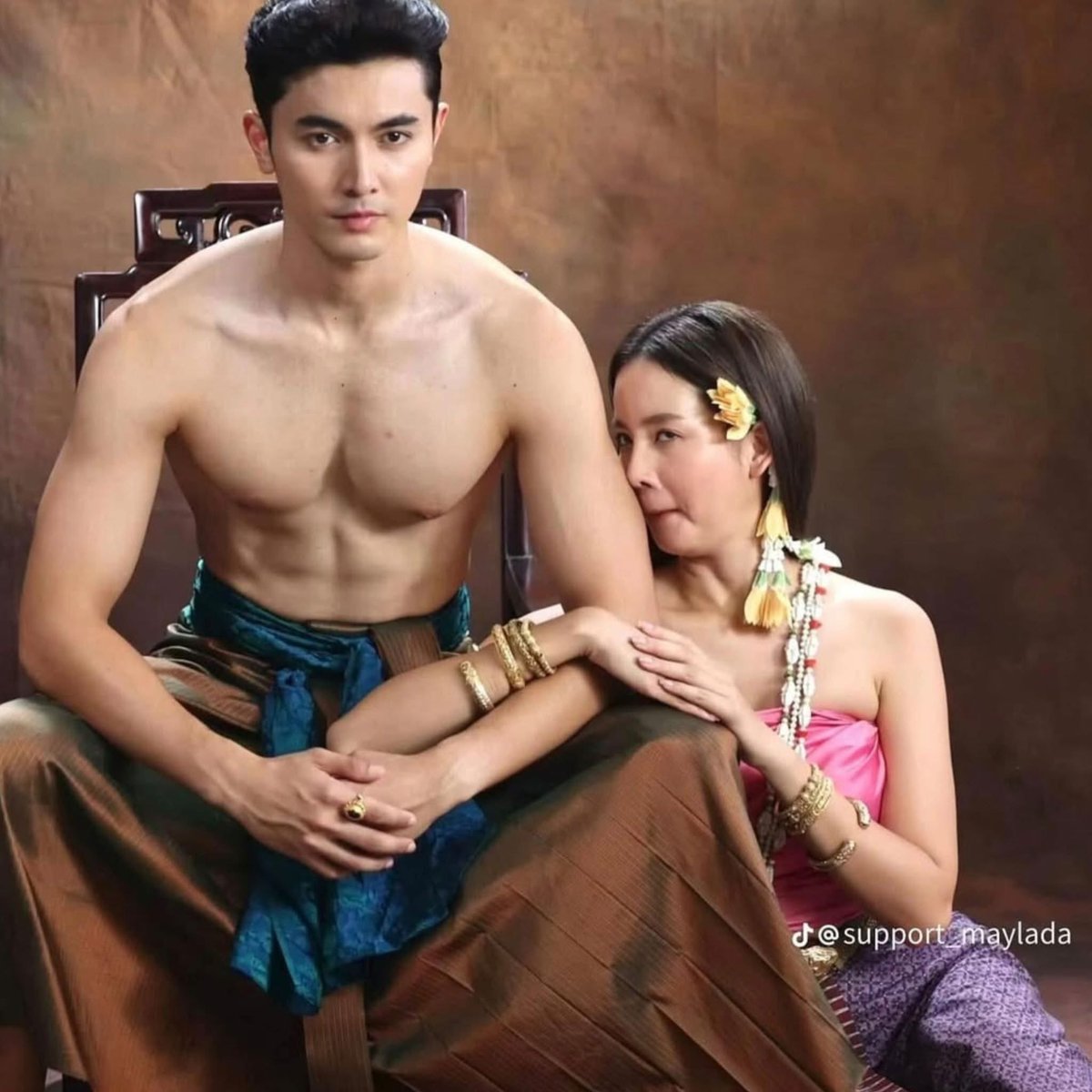 อันนี้ละครเรื่องอะไรคะ ขายหน่อย น่าจะตลก 555555555555