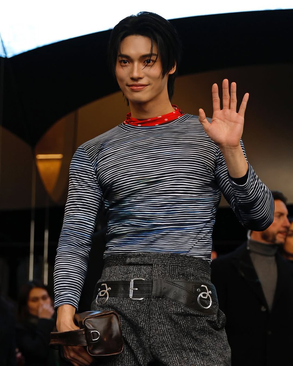 WinmetawinO's tweet photo. No.9 🌍 ⤵️

We need frequent reposts with hashtags and taglines to achieve a higher trend ranking.. 🚀

WIN SHINING IN PRADAFW25

#PRADAFW25xWin https://t.co/KBa5G7tisT