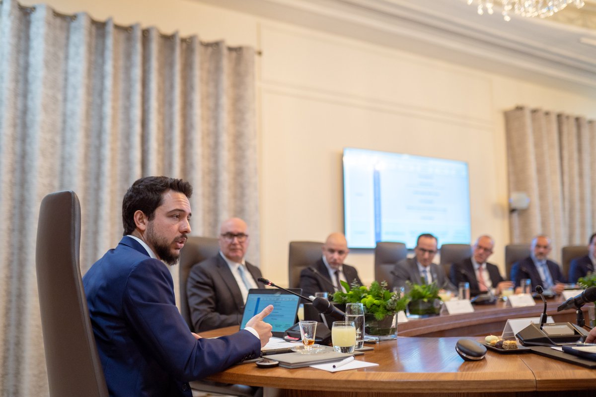 سمو الأمير الحسين بن عبدالله الثاني، ولي العهد، يترأس الاجتماع الأول للمجلس الوطني لتكنولوجيا المستقبل في رئاسة الوزراء، ويؤكد ضرورة تنفيذ مشاريع جديدة ونوعية تواكب المستقبل في قطاع التكنولوجيا، بما يخدم الاقتصاد الوطني
#الأردن