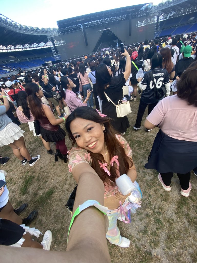 mawreeeen's tweet photo. 01•18•2025 💎

Celebrating my 8 years of being a Carat with @pledis_17 💙🩷

 #SEVENTEEN #세븐틴 #SVT_RIGHT_HERE_WORLDTOUR #SVT_RIGHT_HERE_IN_BULACAN https://t.co/9TzlhZbRpR