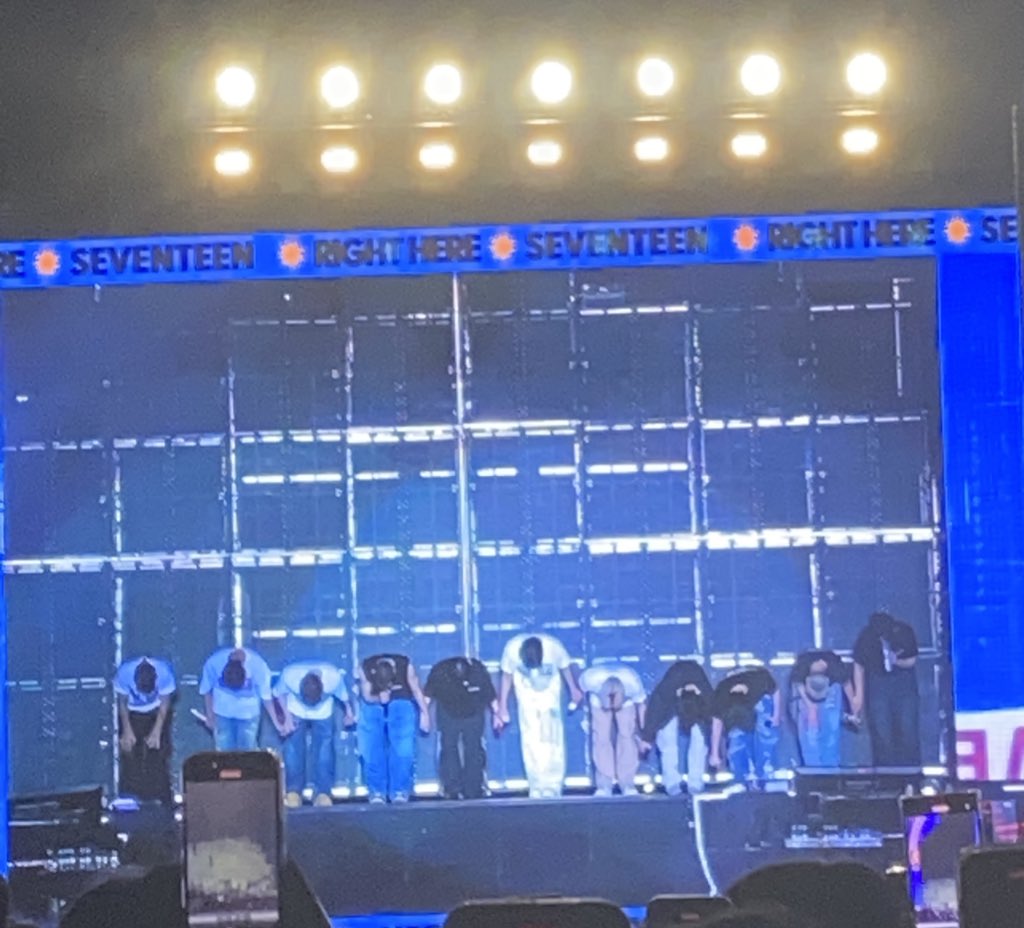 mawreeeen's tweet photo. 01•18•2025 💎

Celebrating my 8 years of being a Carat with @pledis_17 💙🩷

 #SEVENTEEN #세븐틴 #SVT_RIGHT_HERE_WORLDTOUR #SVT_RIGHT_HERE_IN_BULACAN https://t.co/9TzlhZbRpR