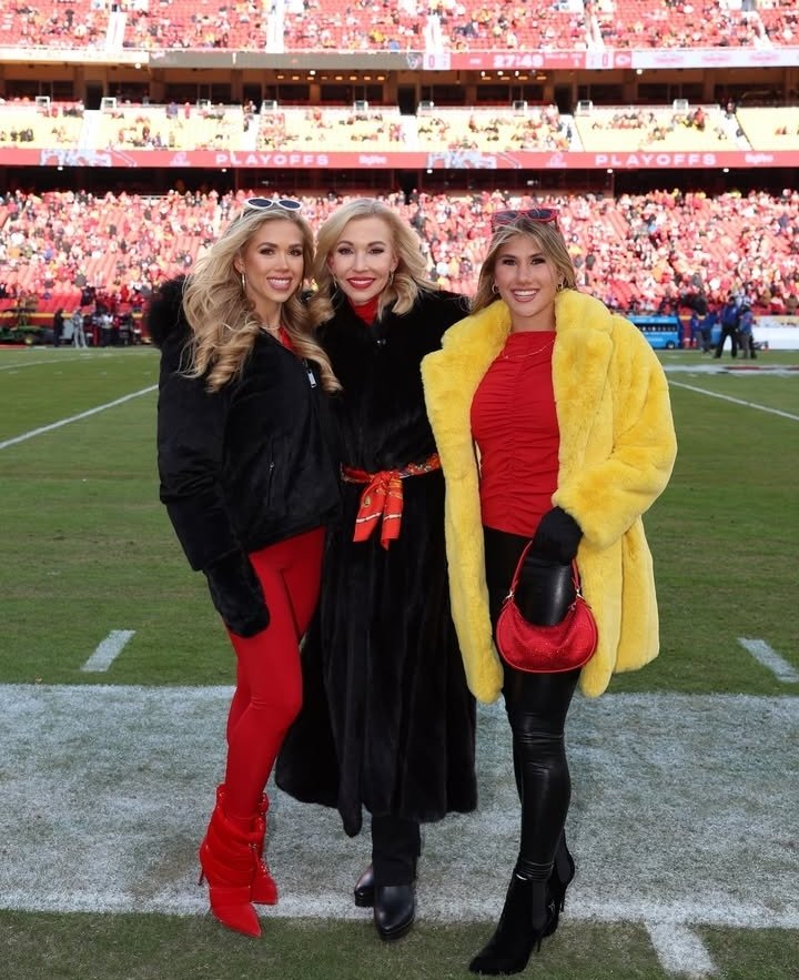 graciehunt88's tweet photo. What a great game yesterday🥰🥰 #KansasCityChiefs
#Arrowhead
#ArrowheadInvitational https://t.co/fhgsfwjAxK