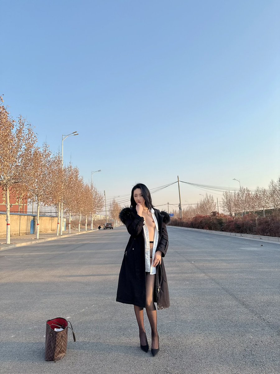 看此母狗更多露出的可以进会员群，🉑接定制 https://t.co/UsEIgA0s9k