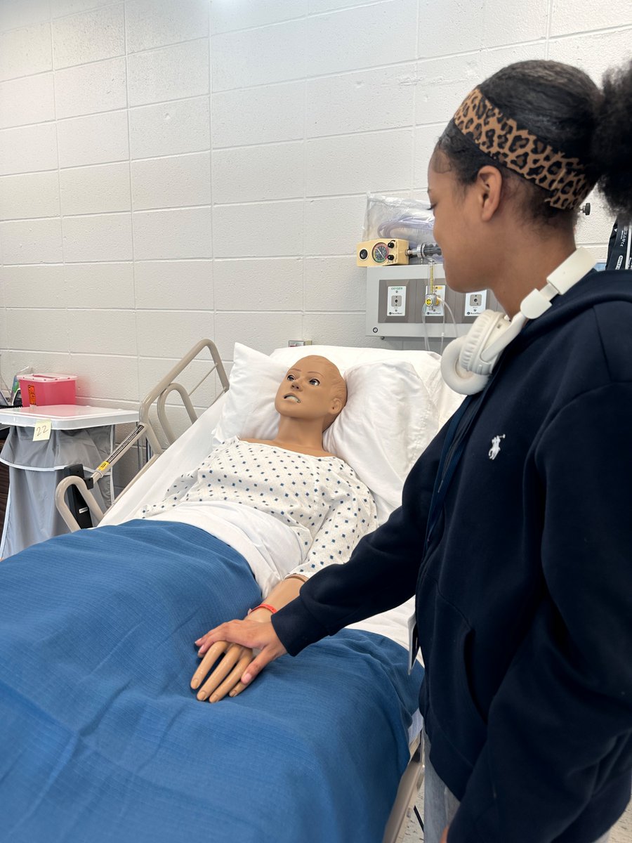 Shawnee Middle School students have the opportunity to visit the High School Health Science pathway to learn about careers in Healthcare #discoverthepossibilities <a href="/ExploreJCPS/">JCPS Explore Pathways</a>  <a href="/ShawneeAcademy/">The Academy @ Shawnee</a>