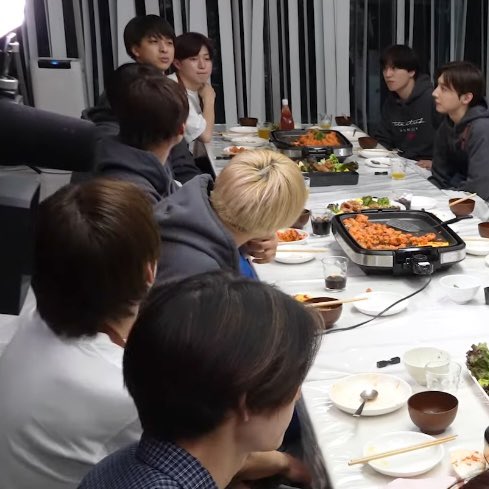 話し始めた寺西くんのお顔をなんとしてでも見たく、うそみたいに前のめりになる篠塚大輝さん   #てらしの永遠になれ