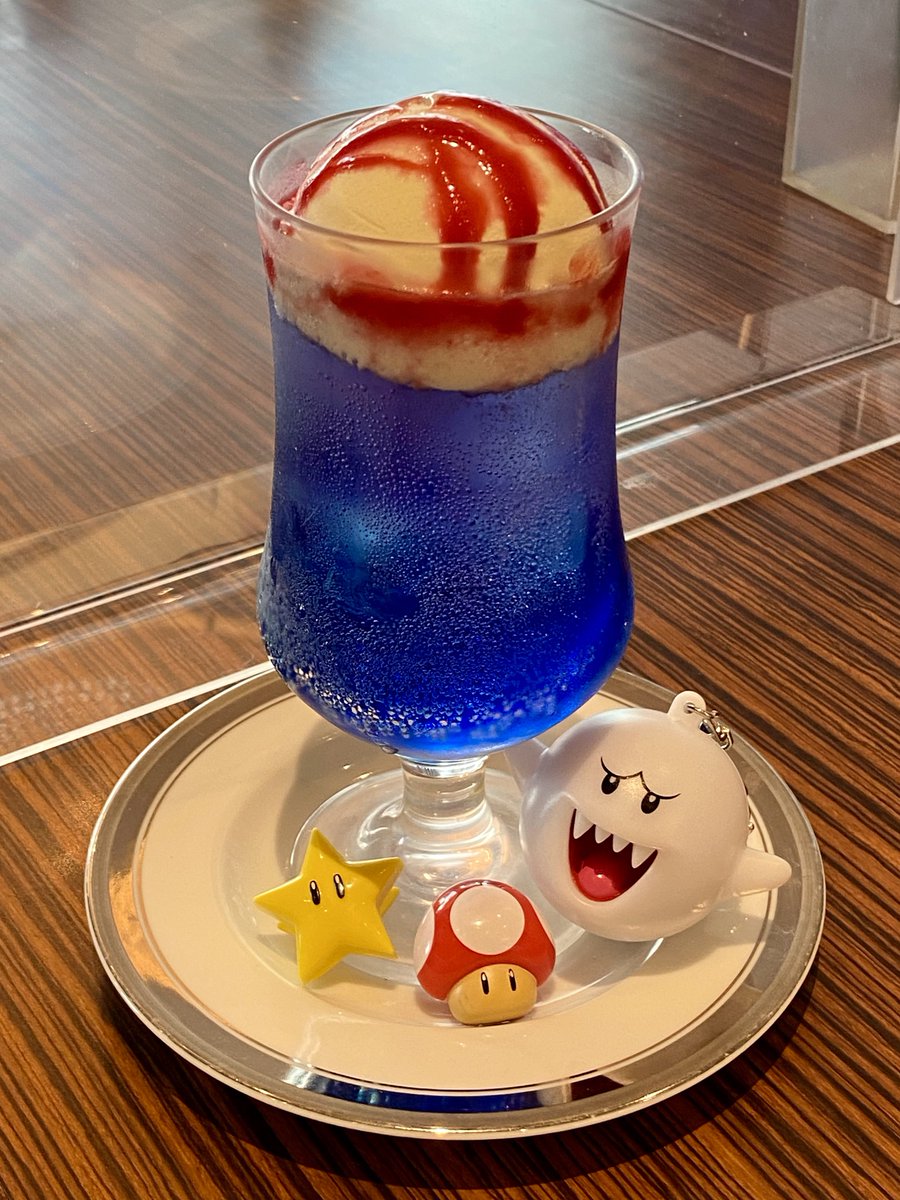 pink37564's tweet photo. 東京/丸の内
『M&amp;C CAFE  丸の内店』
・たっぷりキノコの早矢仕オムライス
・赤いいちごとブルーハワイのソーダフロート

マリオとのコラボメニュー🍽️🍄ソーダの色がきれい💙❤️ https://t.co/REyy1fqmBK