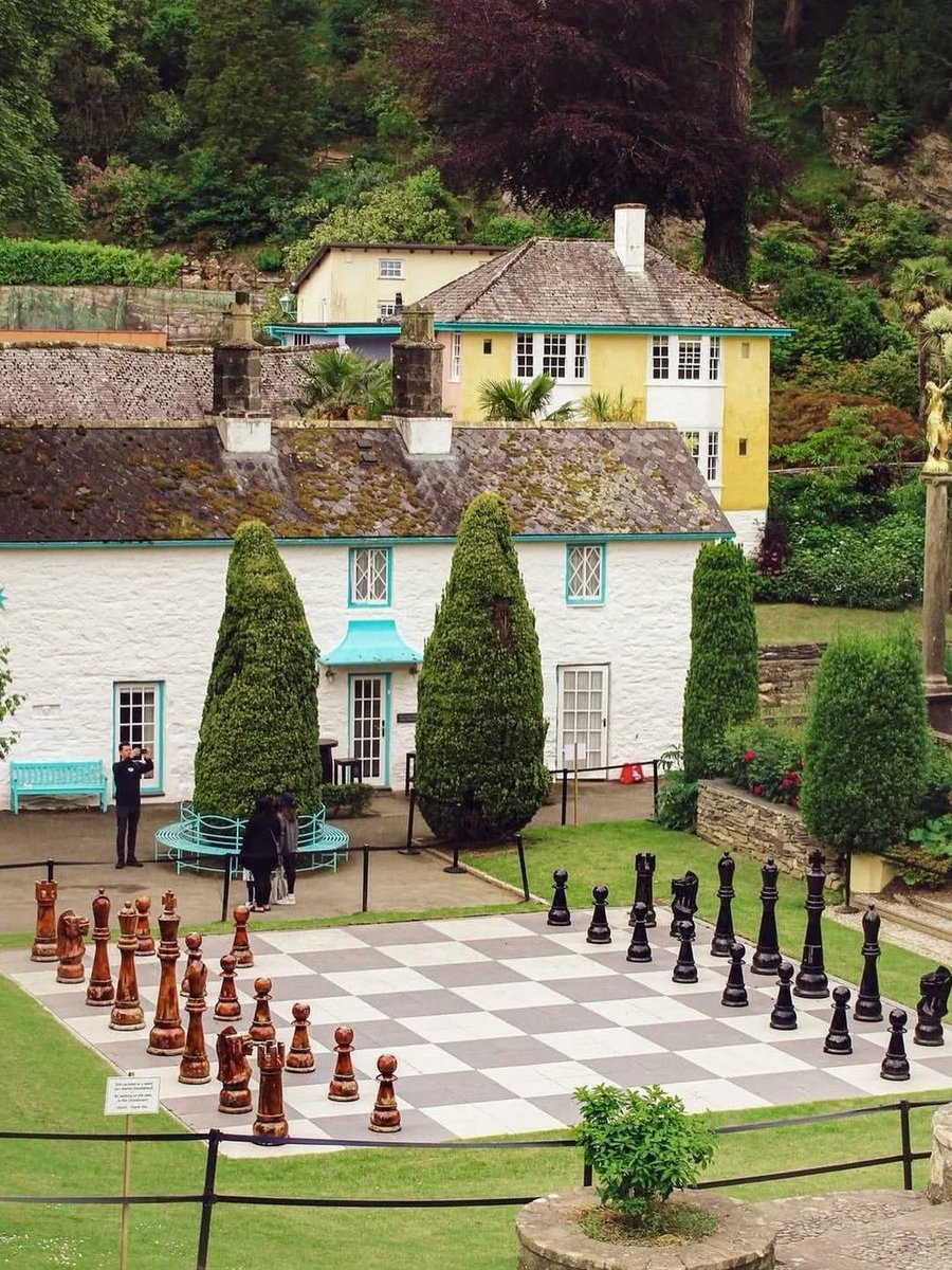 SultanAngger's tweet image. Weekend that feel like a vacation!
🇬🇧A Mediterranean town in the UK…so cute🥰
💃 Cheers to making memories and living the dream!🌸