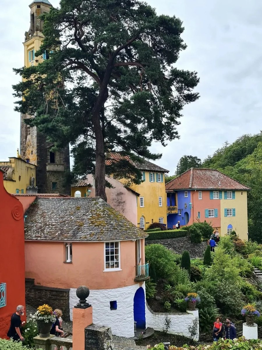 SultanAngger's tweet image. Weekend that feel like a vacation!
🇬🇧A Mediterranean town in the UK…so cute🥰
💃 Cheers to making memories and living the dream!🌸