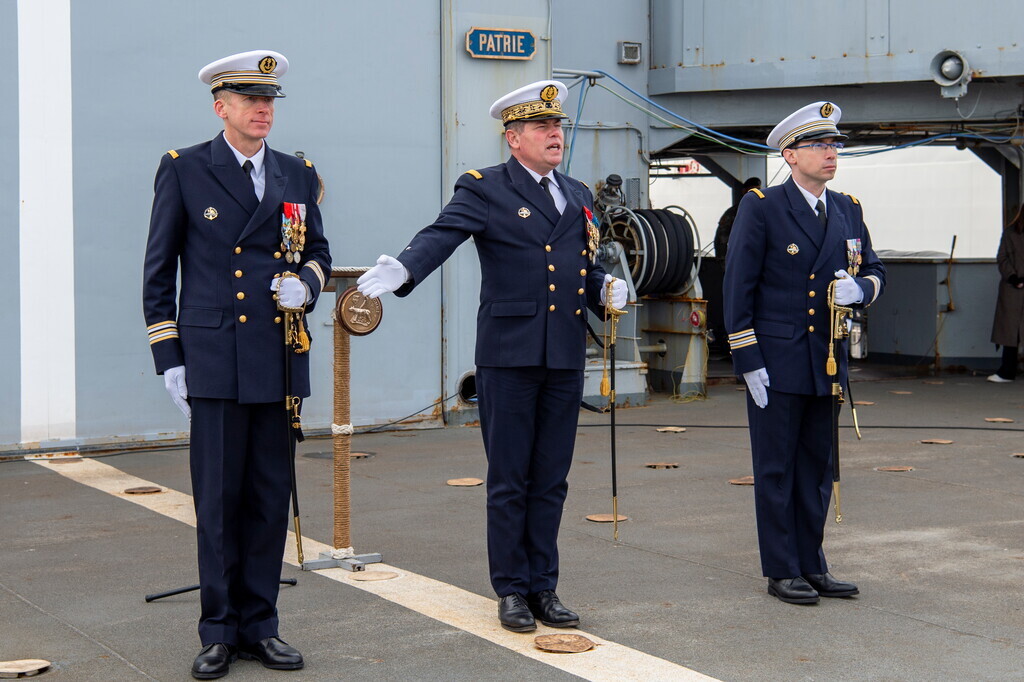MarineNationale's tweet image. #PASSCOM | Ils ont pris le commandement de leur nouvelle unité… 👇
➡ Le CF Riche devient commandant du BCR Somme. Il succède au CF Romanet.
➡ Le CF Bodénès devient commandant du Centre d’entraînement et de formation de l’aéronautique navale (CEFAé). Il succède au CF Abadie.