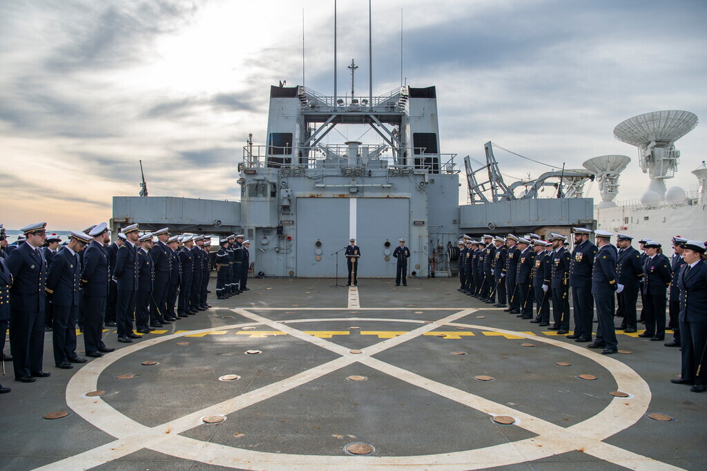 MarineNationale's tweet image. #PASSCOM | Ils ont pris le commandement de leur nouvelle unité… 👇
➡ Le CF Riche devient commandant du BCR Somme. Il succède au CF Romanet.
➡ Le CF Bodénès devient commandant du Centre d’entraînement et de formation de l’aéronautique navale (CEFAé). Il succède au CF Abadie.