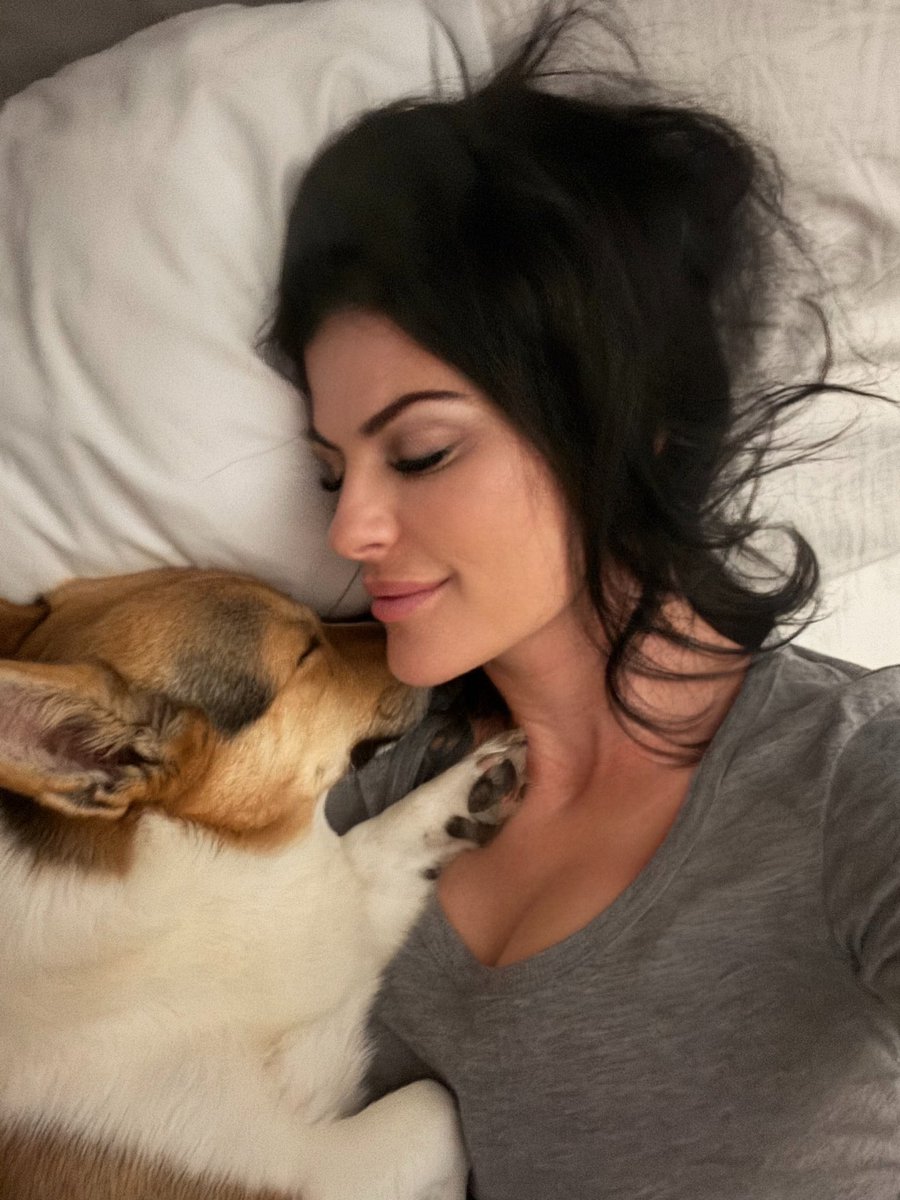 SabrinaNova1's tweet image. For everyone that’s crying about #DonaldTrump and #TikTok here’s a picture of me and the corgi. #theodorecorgivelt #corgi #getadog and be happy. ❤️🐾