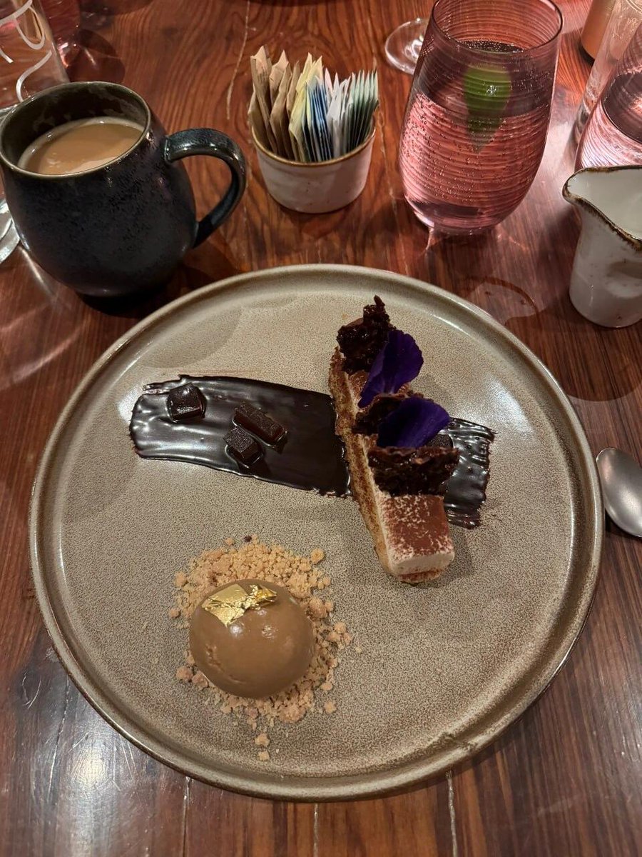 AustinmahomeArg's tweet image. 人生を愛し、ステーキを愛し、親友と過ごす楽しい時間を愛しています。