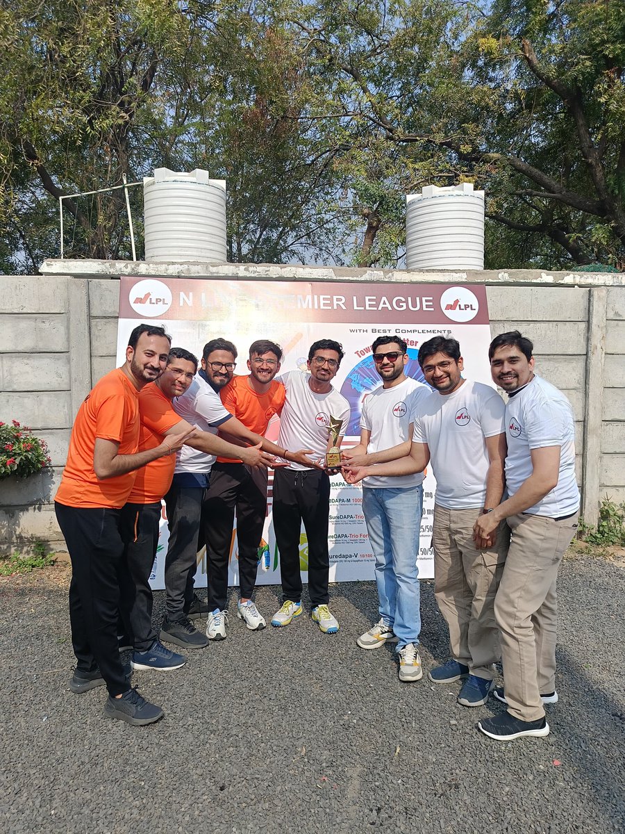 RaviShahDr's tweet photo. Sunday well spent! Thrilled to participate in a box cricket tournament alongside esteemed senior physicians and endocrinologists of the city. 🏏 #TeamSpirit #MedX #EndoX https://t.co/2RmNgn8MCe