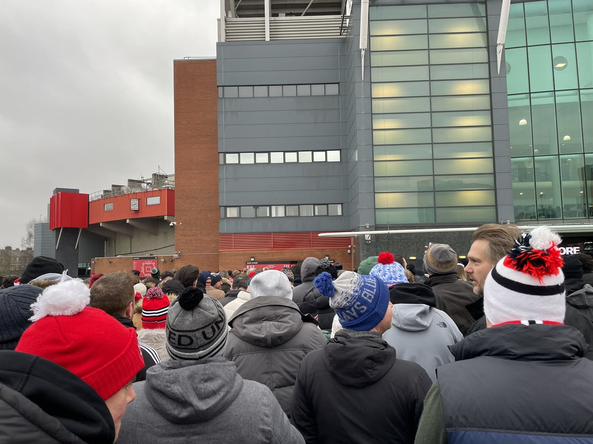 LeopoldBloom866's tweet photo. @MU_ST  E32 15 mins prior to kickoff 🤦‍♂️ https://t.co/tESvq0B0Kg