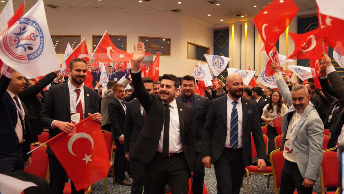osmkya06's tweet photo. Genç Sağlık Sendikası olarak Teşkilat buluşması kapsamında 81 ilimizden gelen il teşkilatımız ile buluştuk.

Sorular soruldu. Cevaplar verildi.
Gerekli eğitim ve sunumlar yapıldı.

Bu heyacanı, çoşkuyu ve sevgiyi nasip eden Allaha şükürler olsun. @gencsagliksend @kamubirligikonf https://t.co/UEBVpnDx0Y
