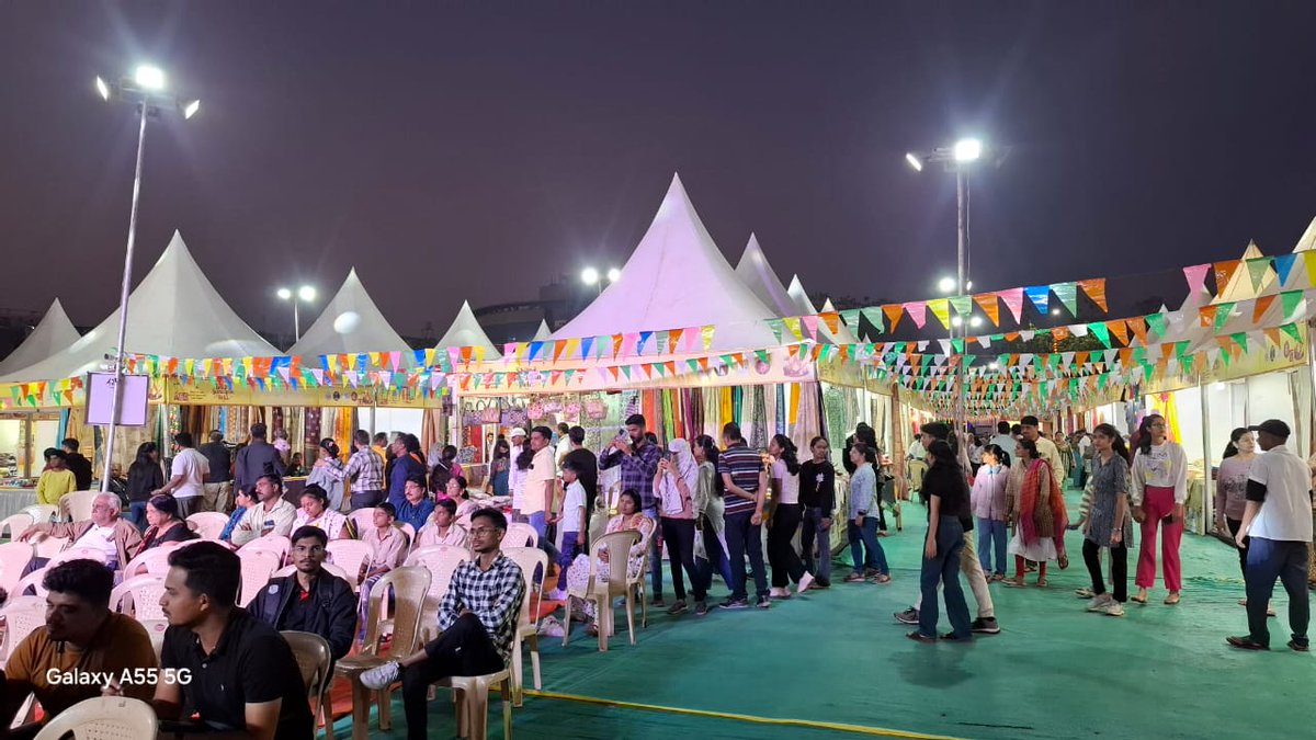 nskfdc's tweet photo. The #ShilpSamagam Mela25 has been a resounding success!
People stand in awe of the incredible artistry on display while artists are thriving, showcasing their skills and connecting with an appreciative public. #MoSJE #NSFDC #NBCFDC #NSKFDC #Indianartists
@MSJEGOI
@Drvirendrakum13 https://t.co/KF8CSNcYDn