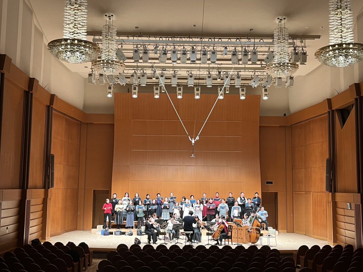 gy1522's tweet photo. 今年の歌い初め、無事に終演致しました💫
初めてのバッハ、阿部先生のご指導のもと皆様に支えていただいて無事に歌うことができました😭あんなに不安に思っていたのは何だったのかと思うほど本番は楽しくて、美しいバッハの旋律に完全に心を奪われました❤️‍🔥
関係者の皆様、ありがとうございました！ https://t.co/BrflnFwPFV