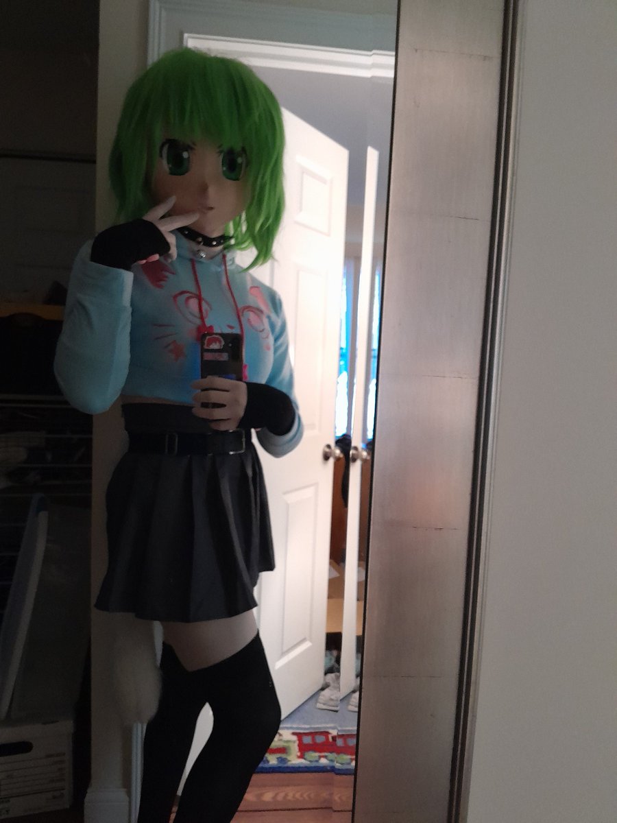 First post of new year, new outfit comes with it.
Cat girl vibes, hope you like my hoodie~
#kigurumi #着ぐるみ