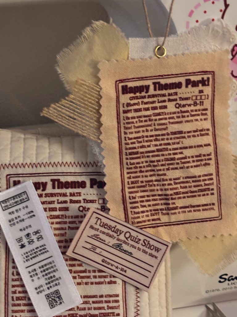 #괴담출근
좋아해주시는 분들께 감사한 마음을 담아서🥹
추첨을 통해 

교육서 / 테마파크 커버 택 1
화요퀴즈쇼 직조라벨 2ea
착친 의류 라벨(직접 다려서 붙이는 라벨) 1ea

추첨은 제가 하고싶을 때 천천히
후기는 항상 자유., ₍ˊॢo̶̶̷̤ .̫ o̴̶̷̤ˋॢ₎♡