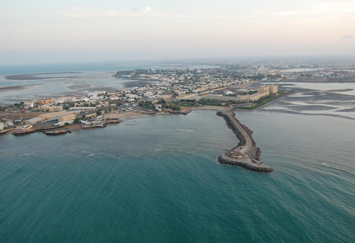 SergioPimenta_'s tweet photo. Ravi de revenir à #Djibouti 🇩🇯 pour réitérer le soutien d’@IFC_fr aux objectifs de développement du pays, visant à promouvoir une croissance inclusive et durable, soutenue par un secteur privé fort et dynamique, créer des emplois et renforcer la résilience. https://t.co/PQOwQAsiwf