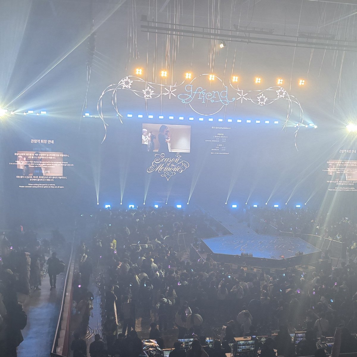 sorakami86's tweet photo. #여자친구 #GFRIEND #여자친구_10주년 #season_of_memories

4년전에 각자 떠나게 된 후 각자 활동은 했는데 그걸 난 여자친구때처럼 응원해주고 있지 못했다... 그걸 이번 콘서트를 통해 알았다.,, 흠... 난 여자친구 그 여섯명을 좋아하고 응원했다는걸 https://t.co/fKuzl9qGH5