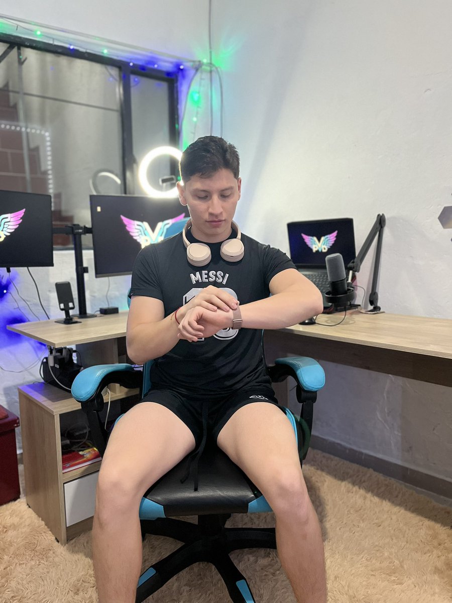 CristianPvD's tweet photo. Ya terminé mi Set-Up gamer.

Estoy muy emocionado para stremear videojuegos y seguir creando una gran comunidad.

Me encantaría hacer varias colaboraciones 🙂‍↕️😎 https://t.co/Ah9zx3vTY6