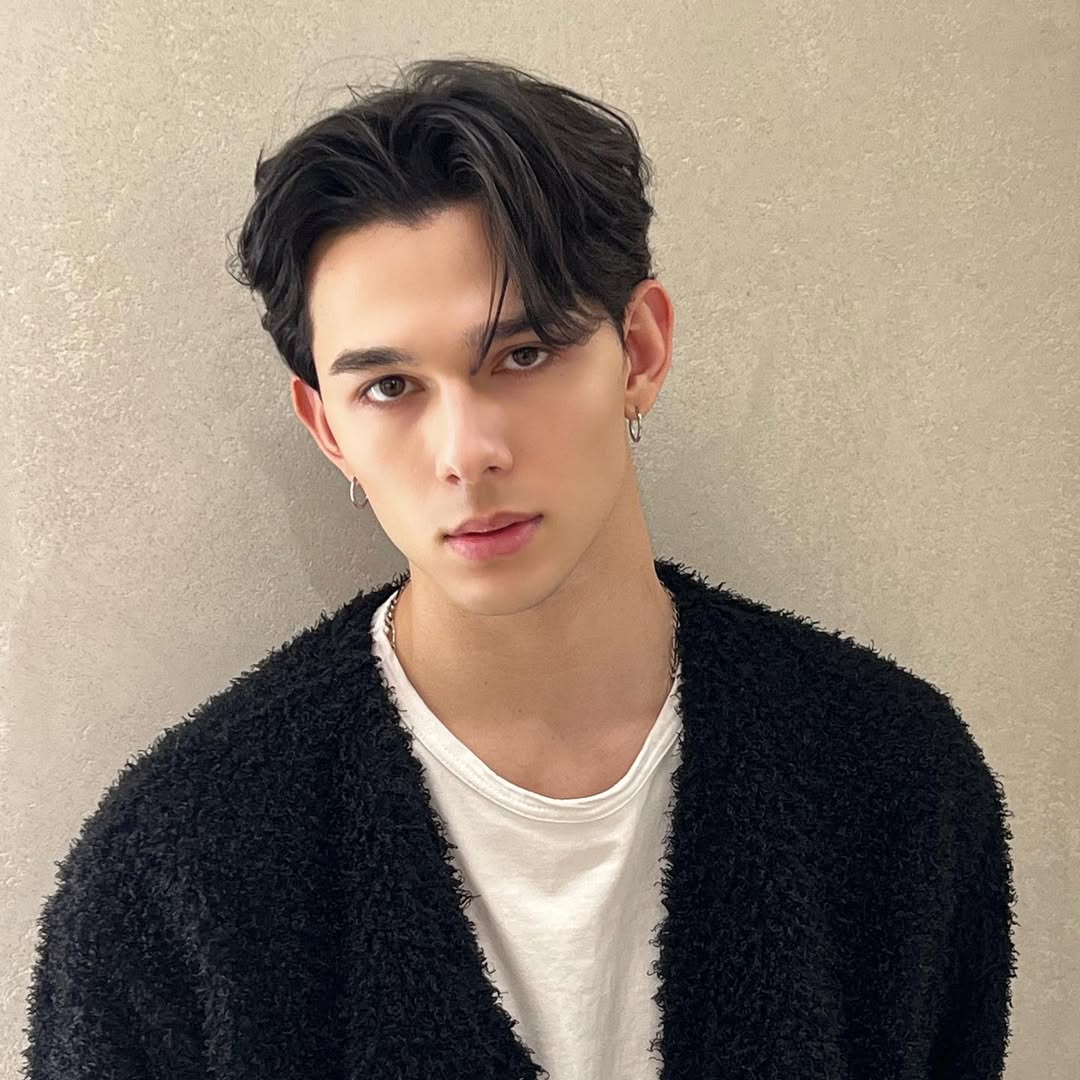 ParisianGuider's tweet photo. "Mungkin itu aja yang bisa gue sampaikan malam ini. Terima kasih, Enchanté. Au revoir." Ucap Bagus mengakhiri dan mengembalikan acara ini kepada MC @hirumkit. https://t.co/99PHiGzoDw