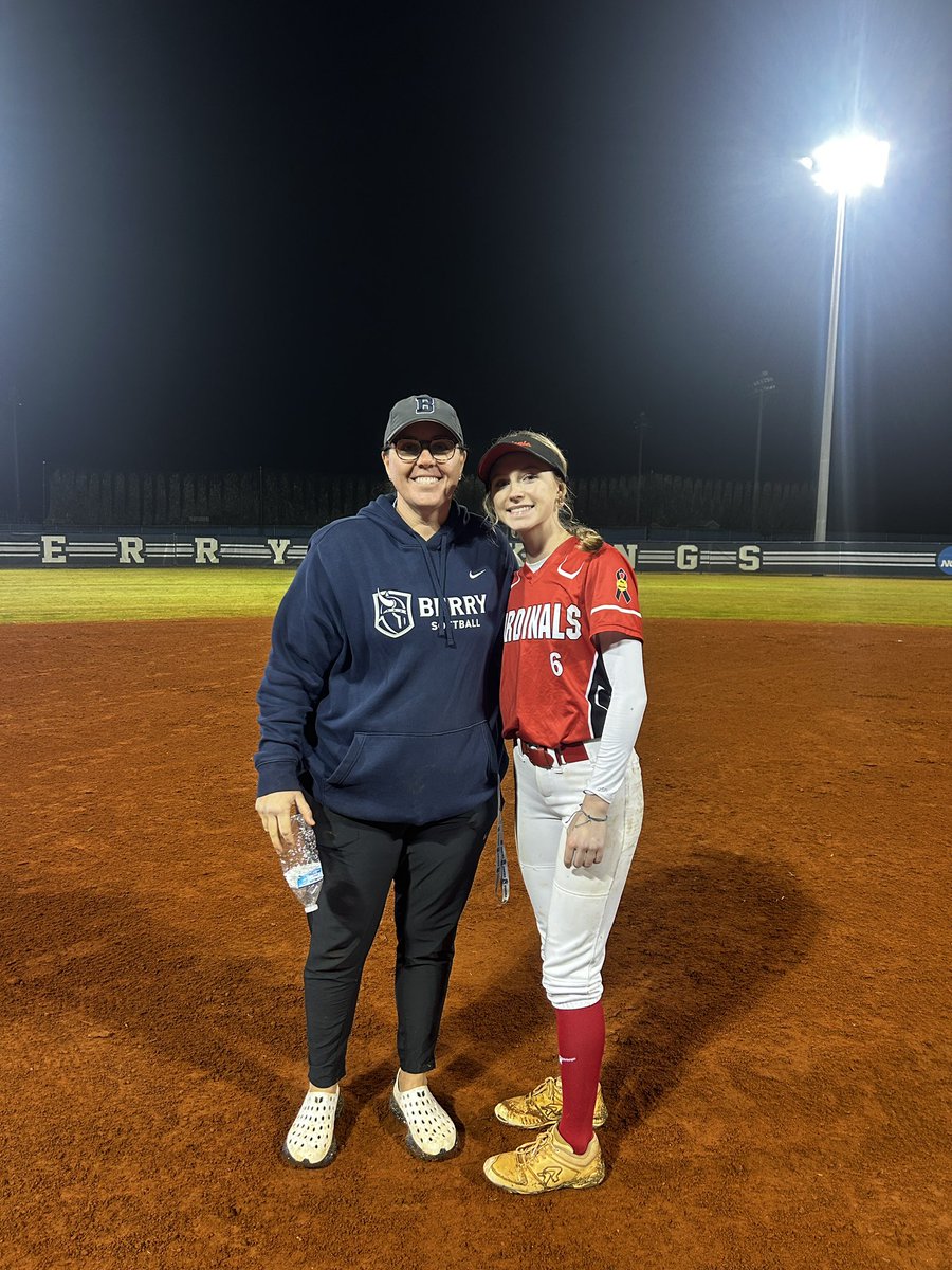 Thank you so much to the amazing coaching staff <a href="/BerrySoftball/">Berry Softball</a> <a href="/coachmere_16/">Meredith Mills</a> for hosting a fantastic camp! I learned so much and a great time!