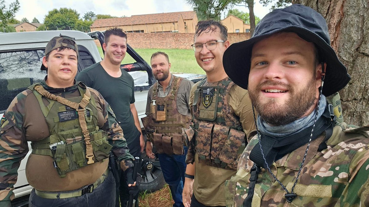This duck has recently been getting some fresh air. I've taken up airsoft and begun prioritizing my physical and mental health.

May 2025 be your year—achieve your goals, chase your dreams, and show the world what you're capable of. 

#cofairsoft #novritsch #imstillalive
