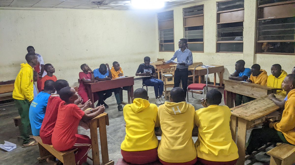 unity_rpKC's tweet image. Kuwa 5 tariki 17 mutarama 2025 abagize ihuriro ry&apos;Ubumwe n&apos;Ubudaheranwa muri #RP_KarongiCollege twasuye imwe muri Club tureberera y&apos;Ubumwe n&apos;Ubudaheranwa ikorera muri Karongi TSS. Aho twaganiriye ku bijyanye no kwimakaza ndi Umunyarwanda ndetse n&apos;Ubumwe n&apos;Ubudaheranwa.