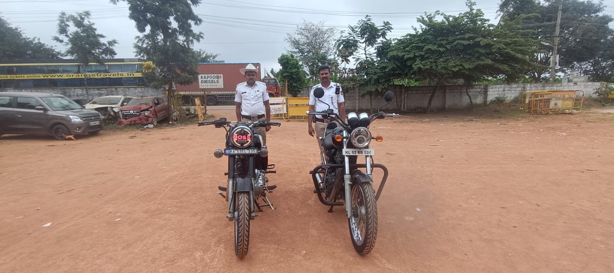 ಇಂದು ದಿನಾಂಕ:19/01/2025 ರಂದು ದೇವನಹಳ್ಳಿ ಸಂಚಾರ ಪೊಲೀಸ್ ಠಾಣಾ ಸರಹದ್ದಿನಲ್ಲಿ ಮೇಲಾಧಿಕಾರಿಗಳ ಆದೇಶದಂತೆ ವಿಶೇಷ ಕಾರ್ಯಾಚರಣೆ ಕೈಗೊಂಡು 2 Defective Silencer case ಗಳನ್ನು ದಾಖಲಿಸಿ 1000/- ರೂಪಾಯಿ ದಂಡವನ್ನು ಸಂಗ್ರಹ ಮಾಡಲಾಗಿರುತ್ತದೆ. <a href="/acpnortheasttr/">ACP Traffic Northeast Pradeep</a>  <a href="/DCPTrNorthBCP/">DCP Traffic North, Bengaluru</a> <a href="/Jointcptraffic/">Joint CP, Traffic, Bengaluru</a> <a href="/CPBlr/">CP Bengaluru ಪೊಲೀಸ್ ಆಯುಕ್ತ ಬೆಂಗಳೂರು</a>
