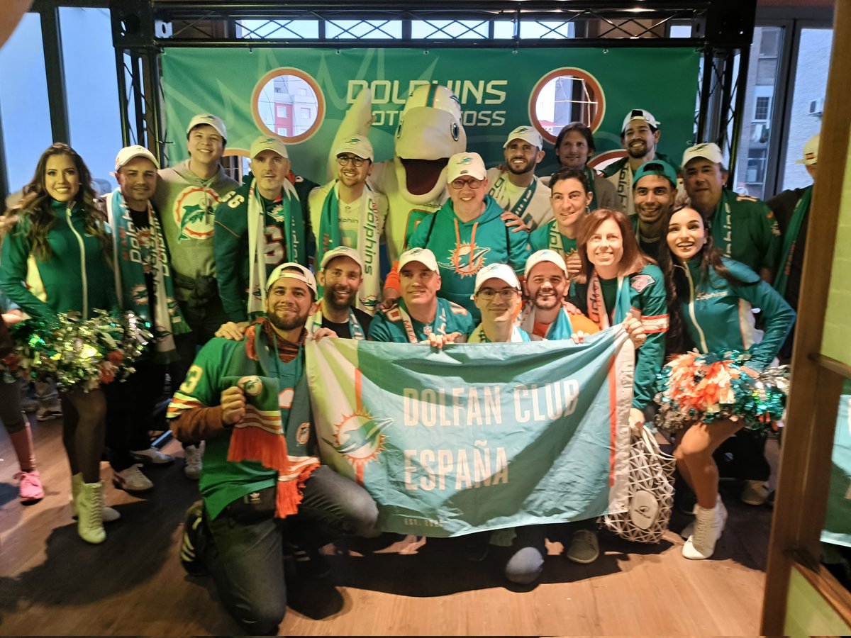 dolfanclubspain's tweet photo. GRACIAS 
Los miembros del @dolfanclubspain quieren dar las gracias a @LosDolphins por invitarnos a su fiesta de Madrid  y el cariño que nos demostraron y el trato exquisito con todos los fans 
Este club nació para vivir días como ayer y extender la pasión por los #VamosDolphins https://t.co/QaLtxymc8B