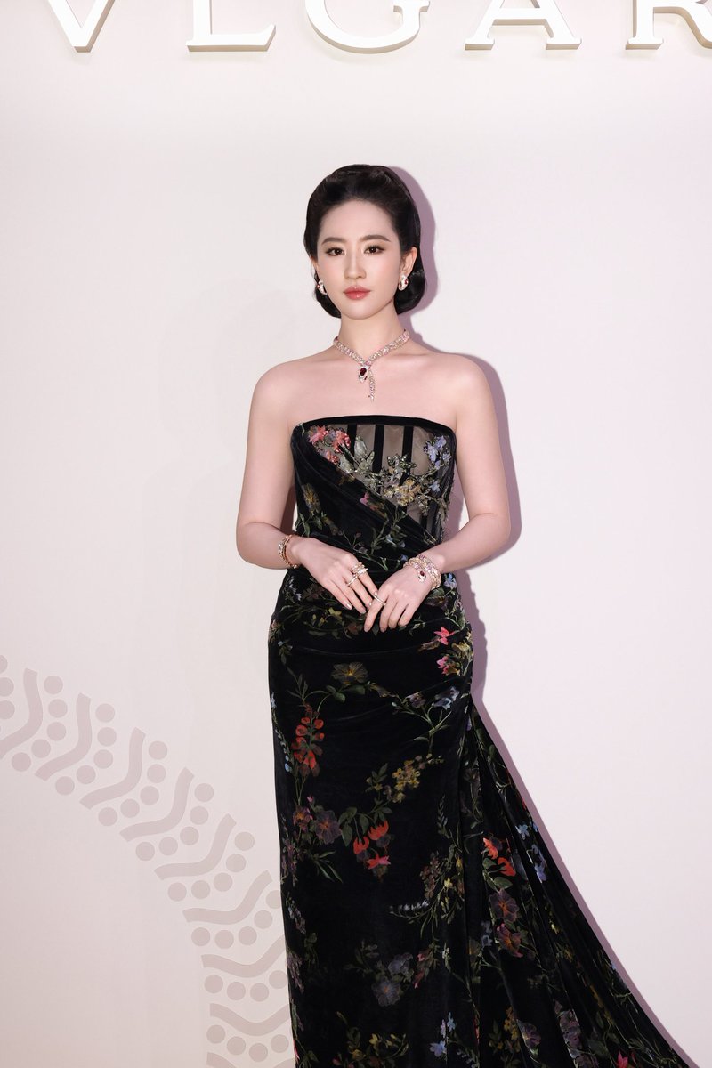 quyi1928's tweet photo. 重新起号第一天
#刘亦菲 #欧阳娜娜 #ai去衣 #去衣 #去衣图 #脱衣 https://t.co/Gv0CoHf92i