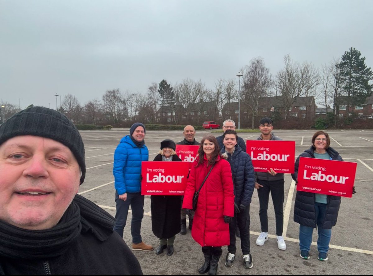 ezystan's tweet image. Despite the Baltic conditions today the campaign for Huntcross and much woolton had another great Garston turnout to cap off the weekend. Thanks to everyone who has been out to support Tanya Blake.👍 🌹👍🌹