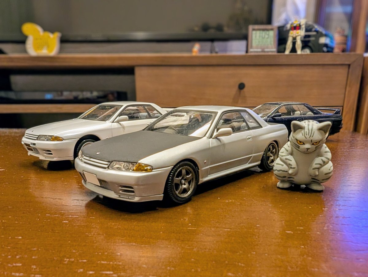 塗装も接着剤も要らない楽プラも一気に作成（嫁に貯めないで作れと怒られた😂）
結局全部塗装しちゃって軽トラのサンバーにはネコ乗せた笑